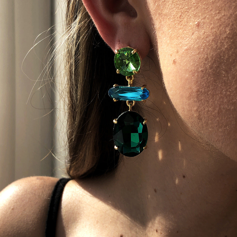 Pendientes geométricos de aleación, dulces y atrevidos, con incrustaciones de pedrería y acabado chapado para mujer