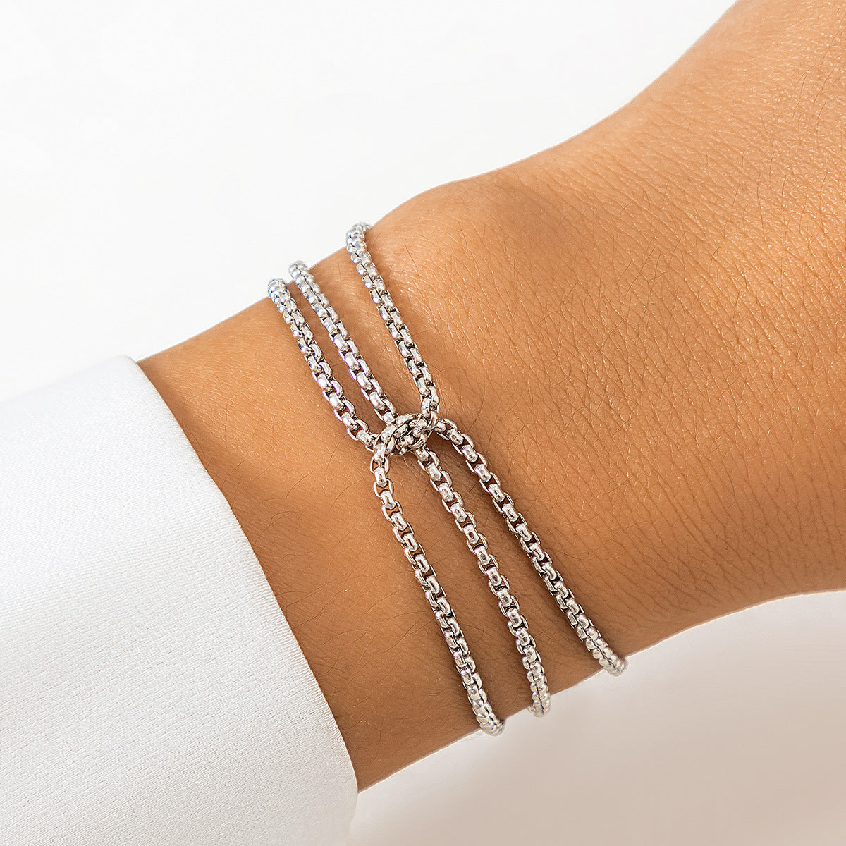 Minimalist French-Style Punk Metal Bracelet with Interwoven Chain Design and Geometric Shape Electroplated Finish