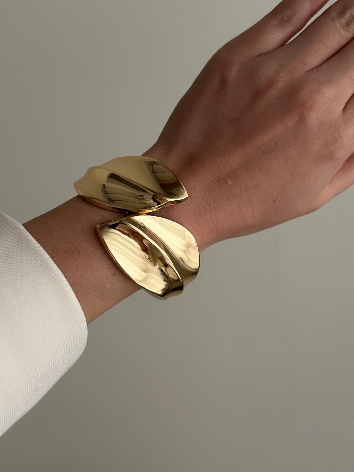 Fashion Minimalist Geometric Open Cuff Bracelet for Women Alloy Plated Smooth Wrap Design