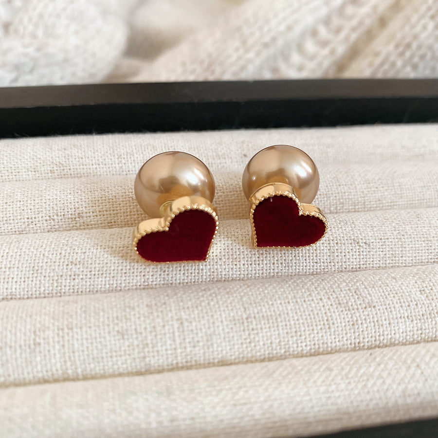 Orecchini a perno vintage minimalisti a forma di cuore con perle finte e perni in acciaio placcato per donna