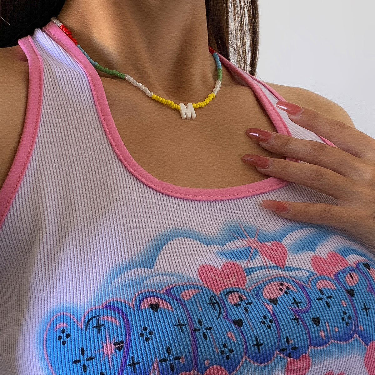 Collar colgante con dije de letra geométrica minimalista con cuentas de perlas de imitación y cadena de bola redonda para mujer