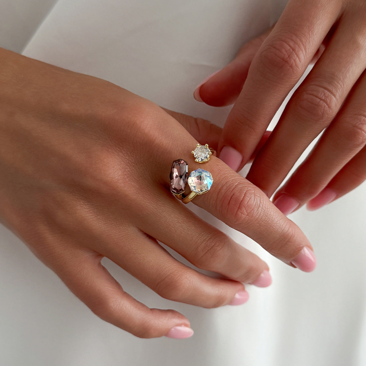 Luxury Elegant Geometric Oval Zinc Alloy Plated Ring with Cubic Zirconia and Pearl Inlay for Women