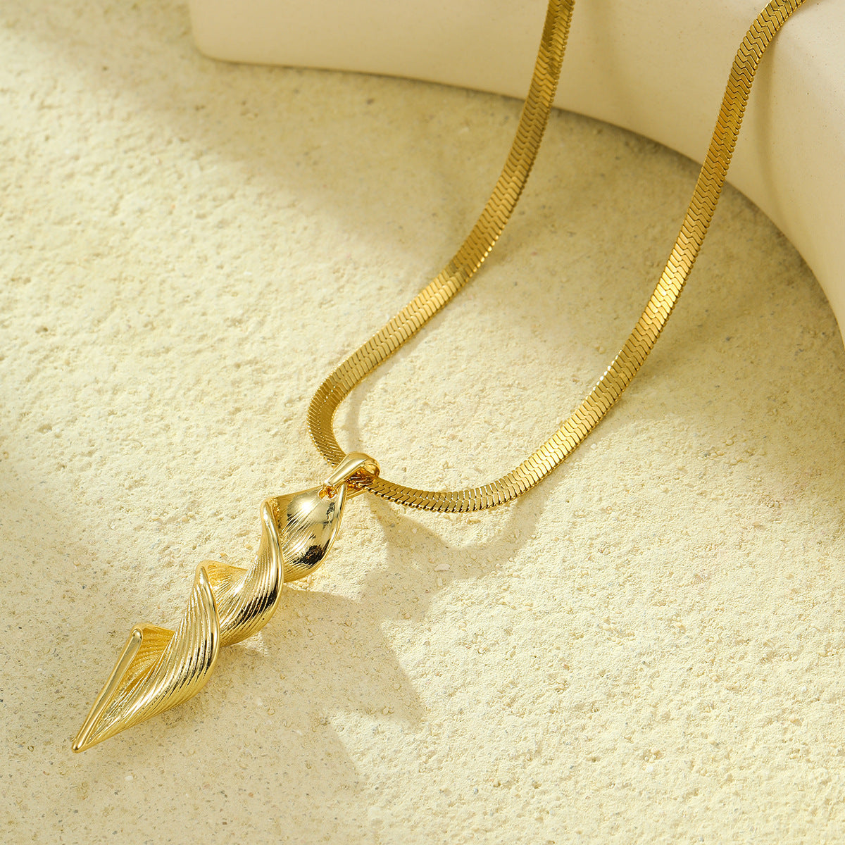 Collana con catena a serpente intrecciata geometrica alla moda in acciaio inossidabile da donna