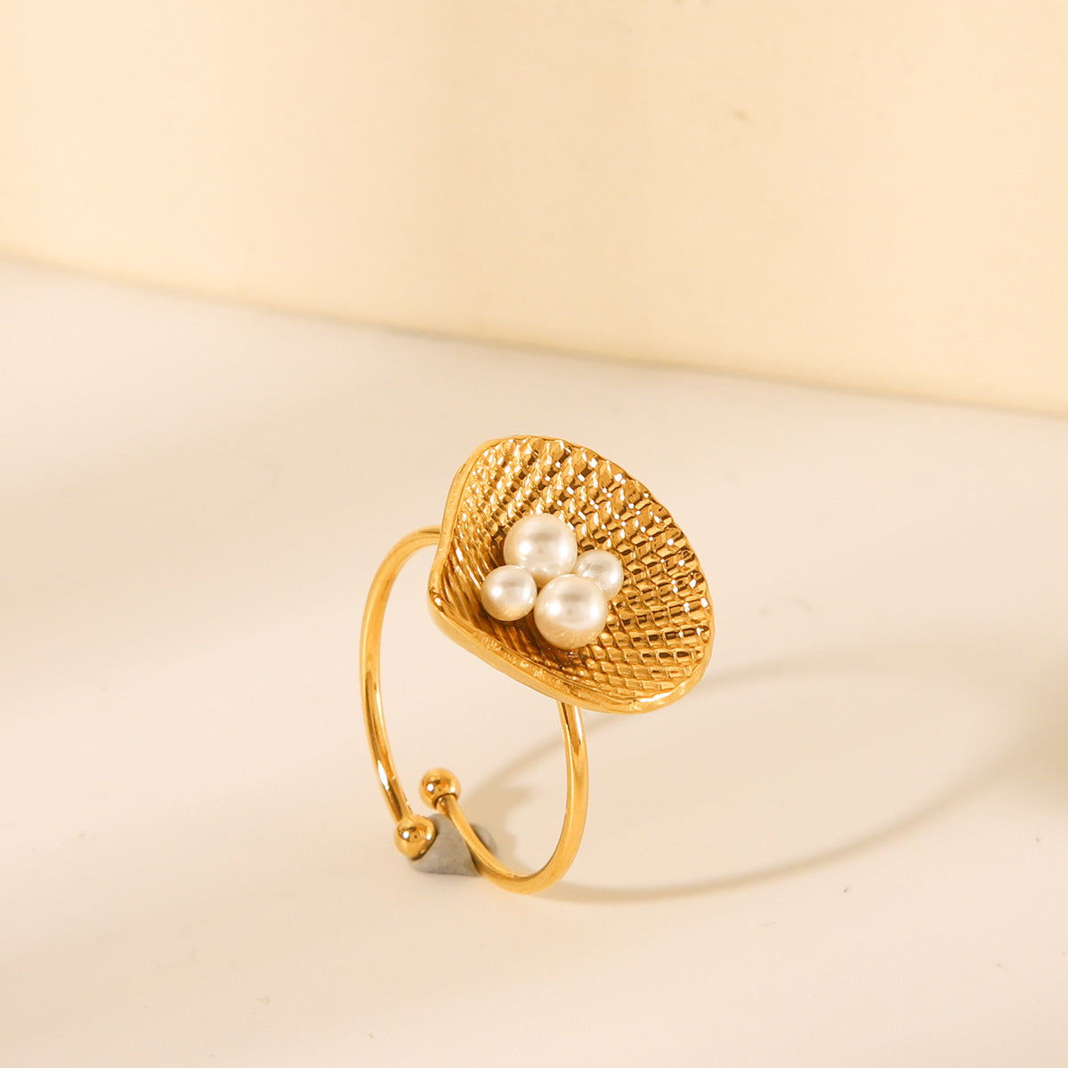 Anello stile Ins in acciaio inossidabile placcato oro 18 carati con conchiglia e perla per donna
