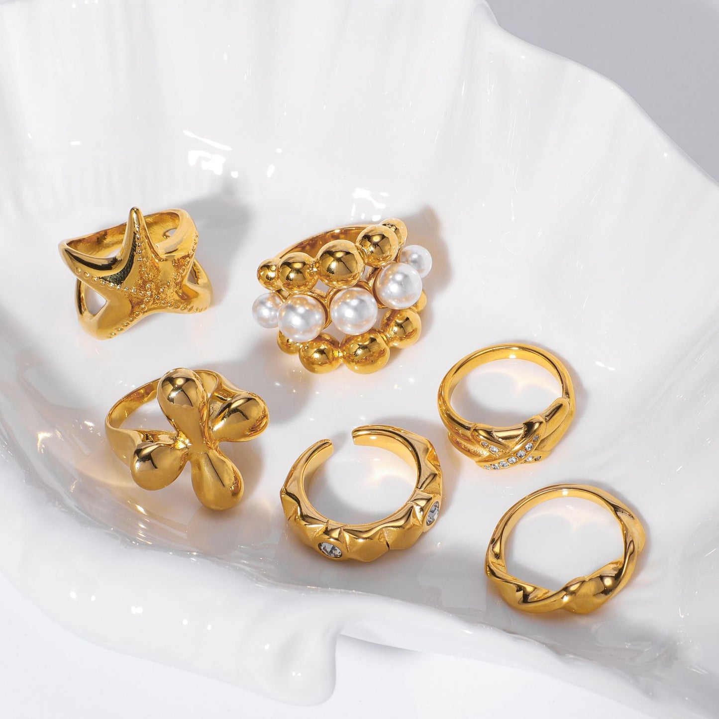 Minimalist Geometric Stainless Steel Ring with Rhinestone Inlay and 18K Vacuum Plating for Women and Men