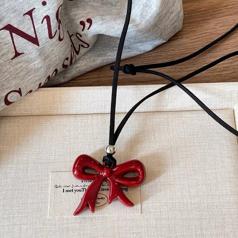Collana con ciondolo geometrico in acrilico stile retrò da donna con charm in lega, fatta a mano, catena a strati alla moda minimalista