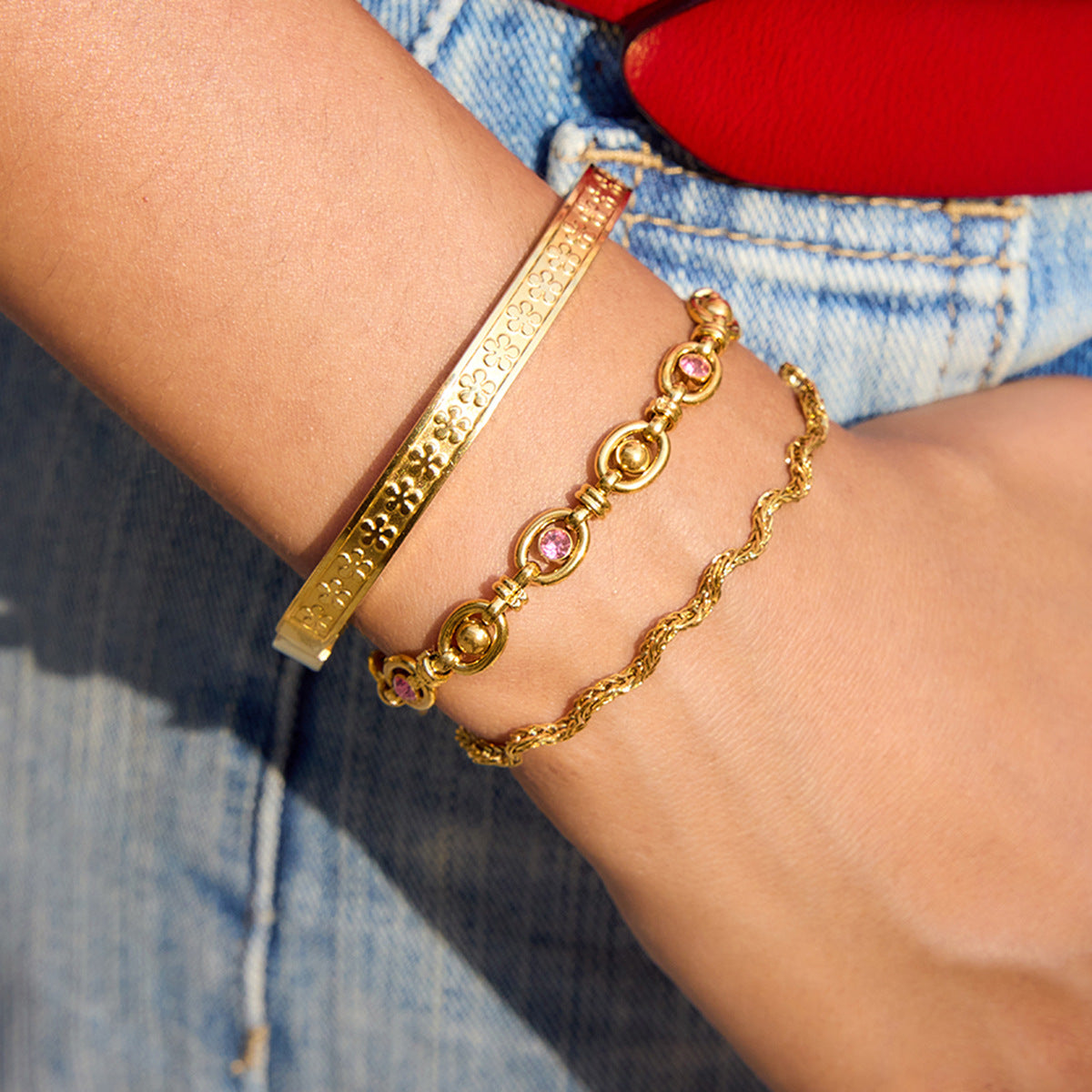 Pulsera Geométrica de Acero Inoxidable con Chapado en Oro Arenado para Mujer con Estilo Minimalista de Lujo