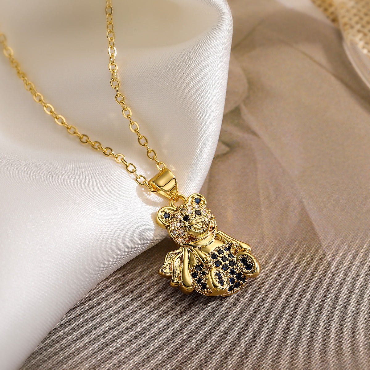 Cute Bear-Shaped Pendant Necklace for Women in Copper with 18K Gold Plating and Zircon Inlay Minimalist Style Clavicle Chain