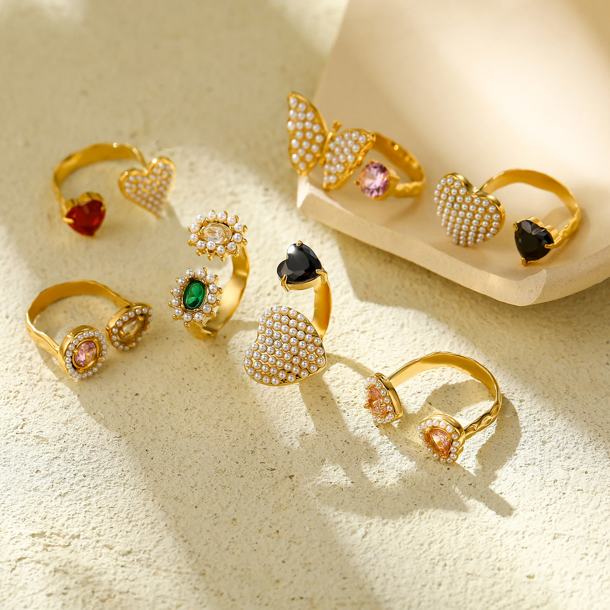 Anello Elegante Regolabile in Acciaio al Titanio Ispirato alla Francia per Donna con Forma a Cuore e Intarsio di Strass