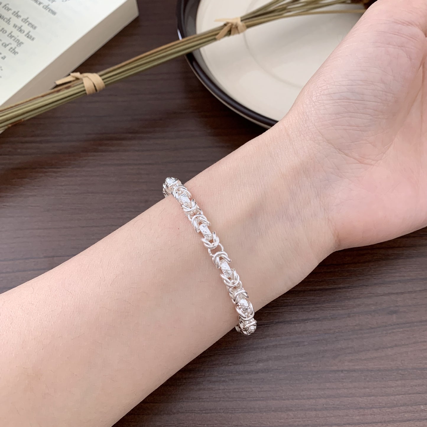 Bracciale in Argento Sterling 925 Intrecciato a Mano Geometrico Minimalista con Perline Quadrate Smussate