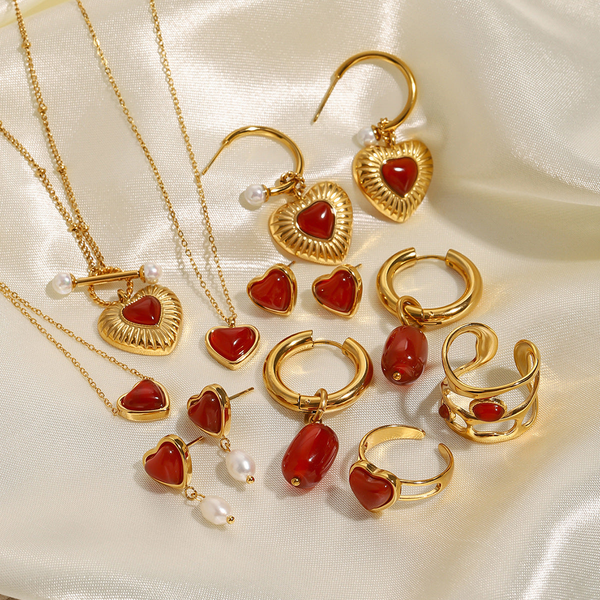 Collana con ciondolo a cuore in acciaio inossidabile placcato oro 18 carati per donna europeo-americana