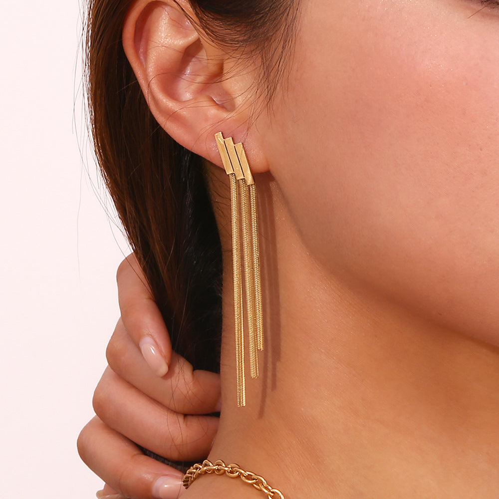 Aretes de acero inoxidable geométricos minimalistas con diseño escalonado chapado en oro de 18 quilates y cadena colgante para mujer