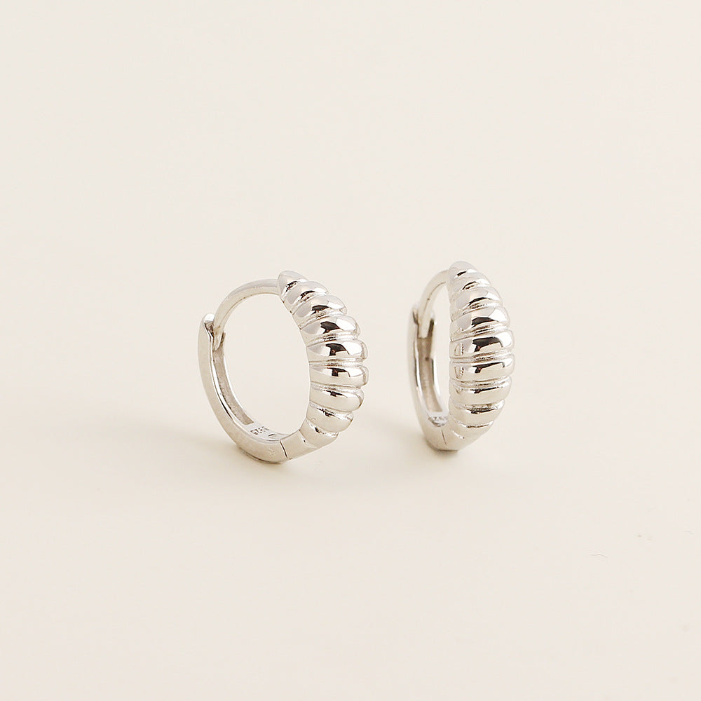 Aretes elegantes de aro en forma de cruasán francés de plata de ley S925 con acabado chapado para mujer
