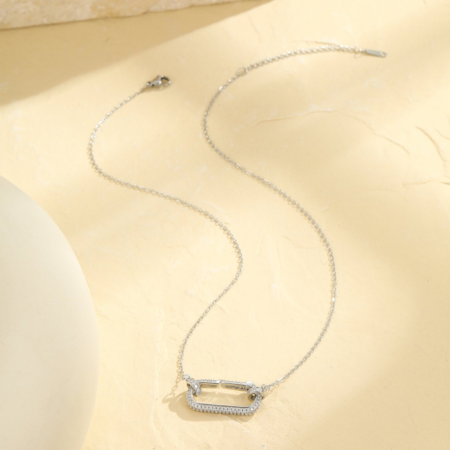Fashionable Oval Stainless Steel Plated Necklace with Rhinestone Inlay for Women Minimalist Geometric Clavicle Chain