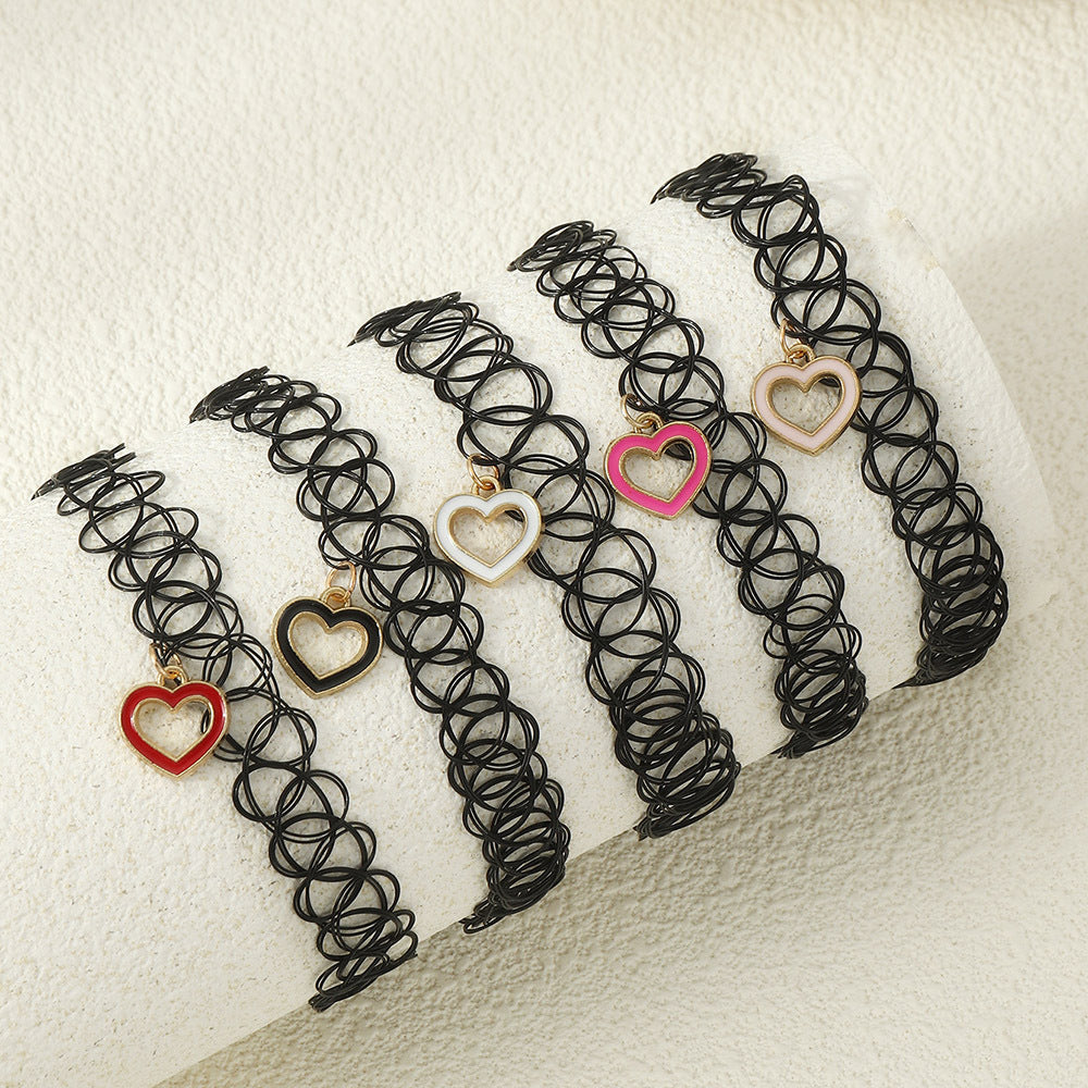 Collana girocollo minimalista con ciondolo a cuore per bambini con ciondolo in lega su cordino elastico nero regolabile accessorio gioiello per bambini