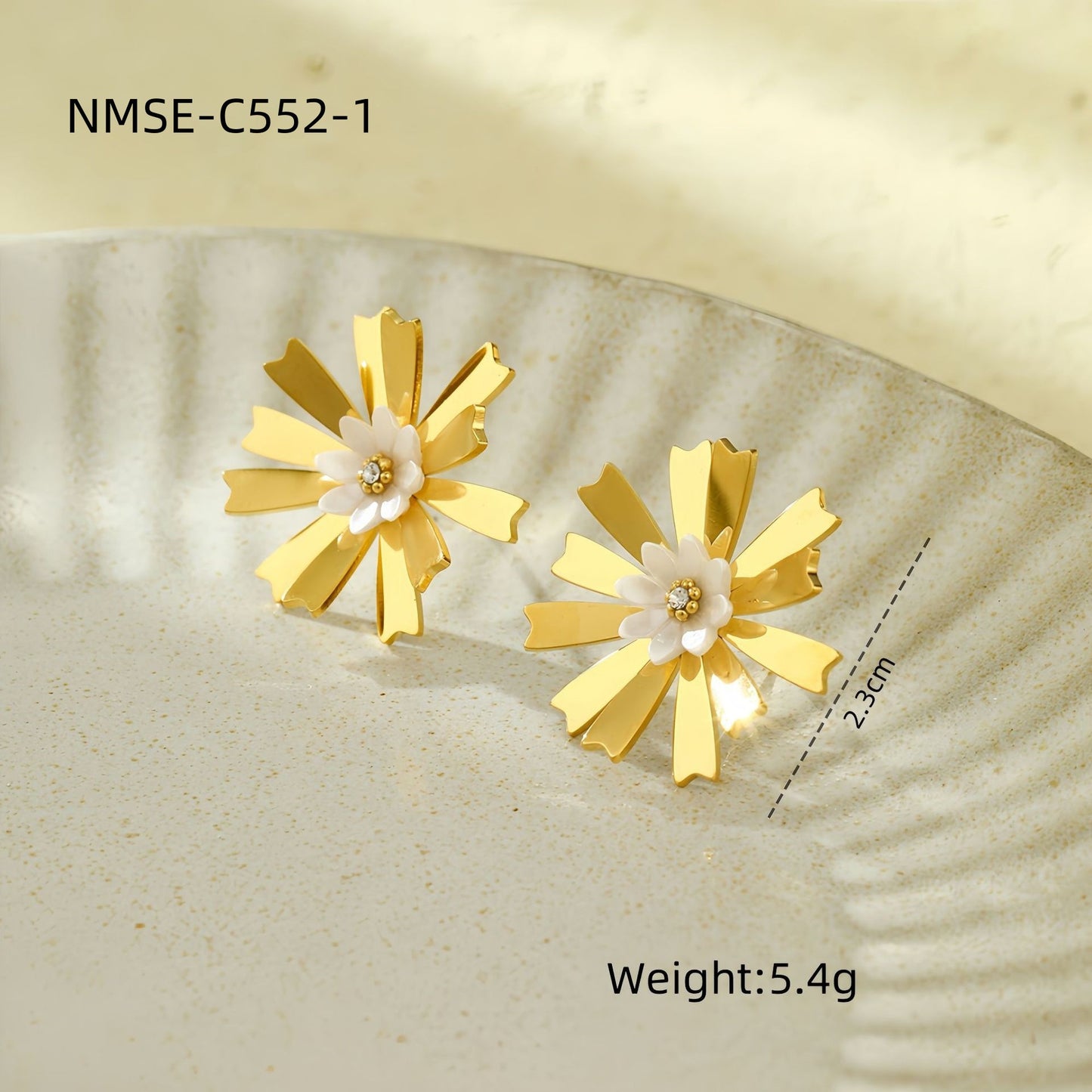 Orecchini da donna minimalisti geometrici a fiore in acciaio inossidabile con dettagli in perle e placcatura oro