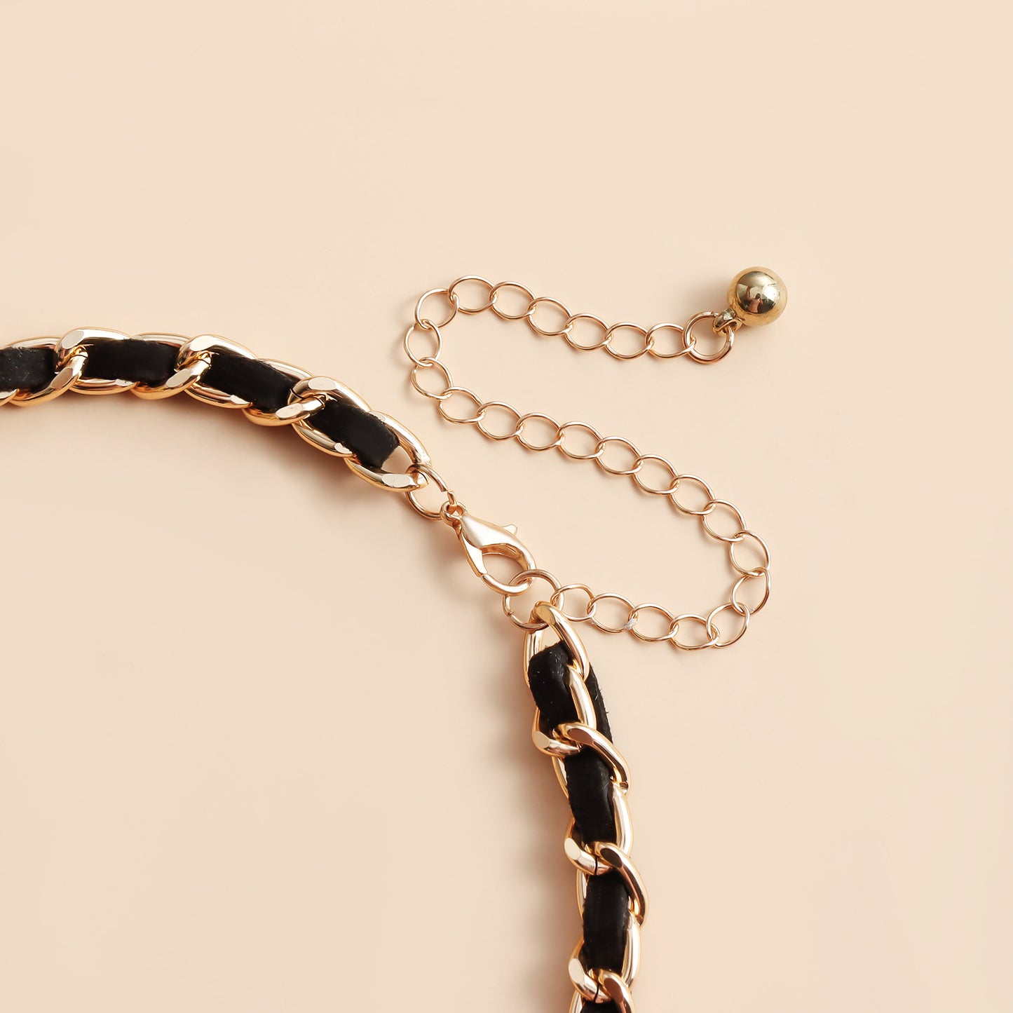Fashionable Minimalist Star-Shaped Alloy Pendant Choker Necklace for Women with Rhinestone Accents and Plated Finish