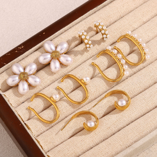 Elegantes pendientes de acero inoxidable estilo francés con chapado en oro de 18 quilates, diseño de borde enrollado, motivo floral de perlas sintéticas, forma geométrica