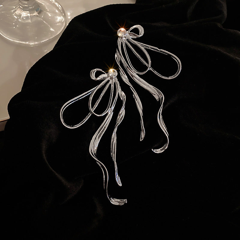 Orecchini a Nappa Geometrici Minimalisti in Metallo Placcato con Perni in Argento Sterling