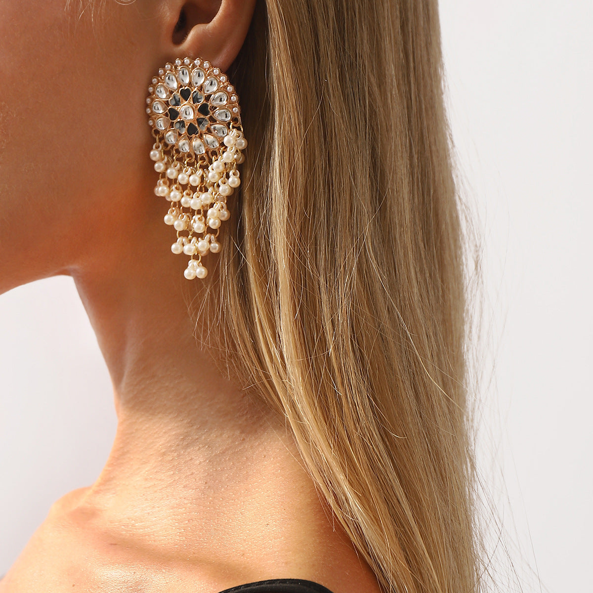 Pendientes de Borla Estilo Étnico con Base de Aleación y Acentos de Perlas Simuladas, Joyería para Orejas de Lujo Ligera de Inspiración Vintage para Mujer