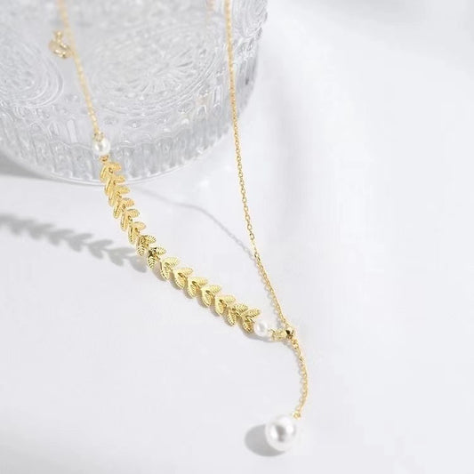 Collana minimalista di perle da donna con ciondolo in acciaio al titanio e finitura placcata, catenina con medaglione irregolare a forma di animale