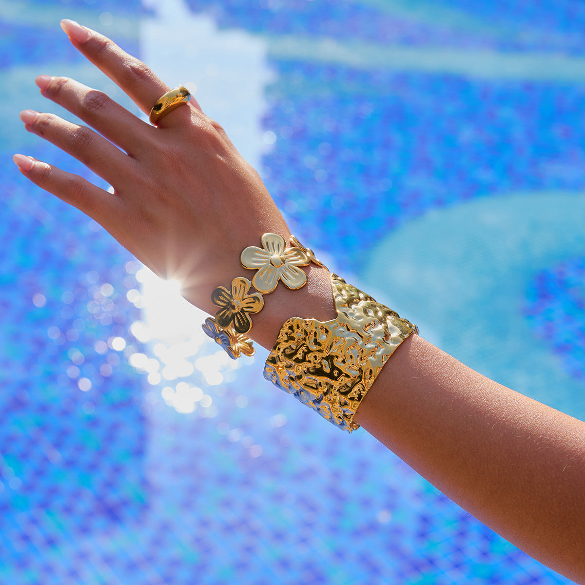 Elegant 18K Gold Plated Geometric Hollow Titanium Steel Bracelet for Women