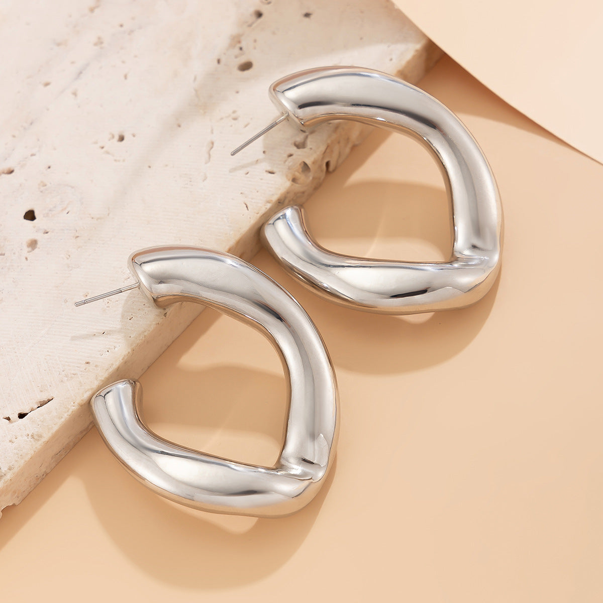 Pendientes geométricos asimétricos con forma de lágrima, dulces y atrevidos, de aleación con acabado galvanizado para mujer