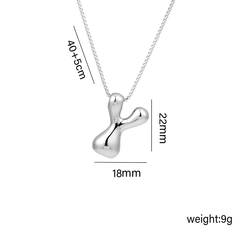 Collar con colgante de acero titanio con forma de letra minimalista y chapado en oro para mujer