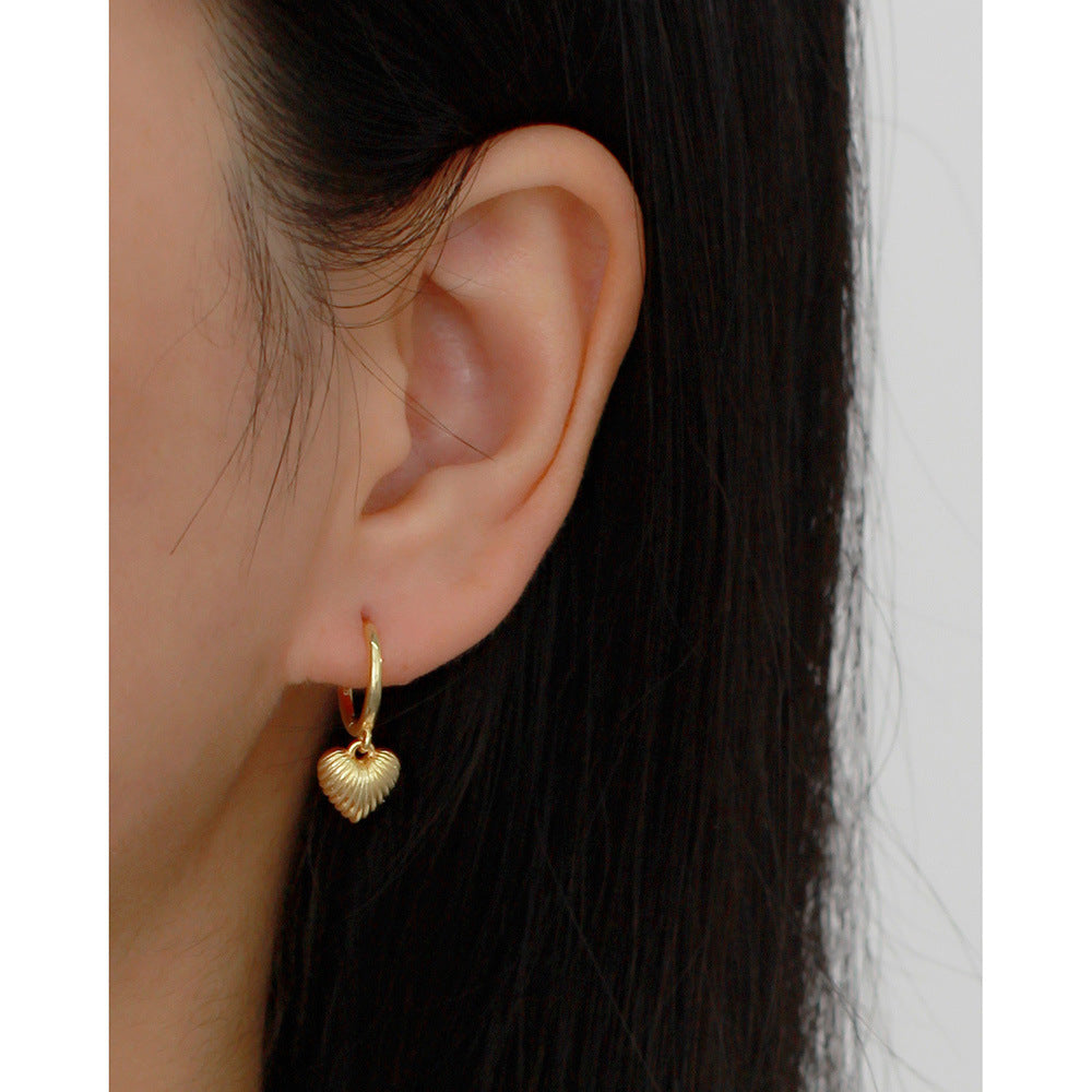 Sweet-Edgy Heart-Shaped S925 Sterling Silver Ear Cuffs with Shell Texture and Gold Plating for Women