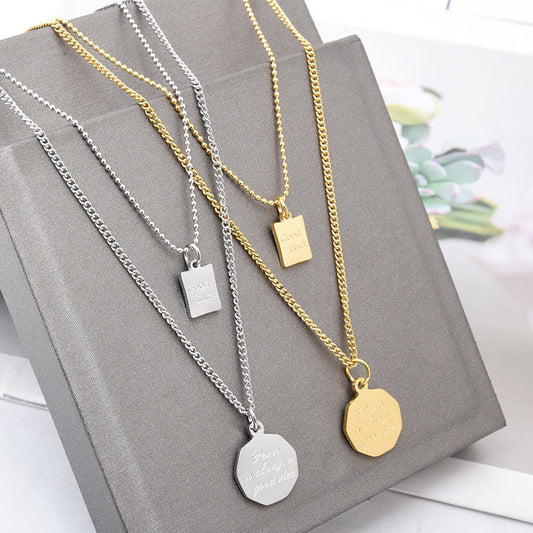 Collar minimalista de doble capa con cadena en forma de O, de acero de titanio chapado, para mujer, con colgante de letra de la buena suerte