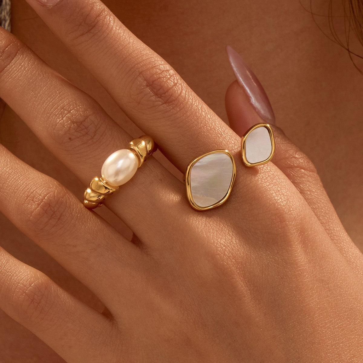 Anello regolabile minimalista geometrico in acciaio al titanio placcato oro da donna