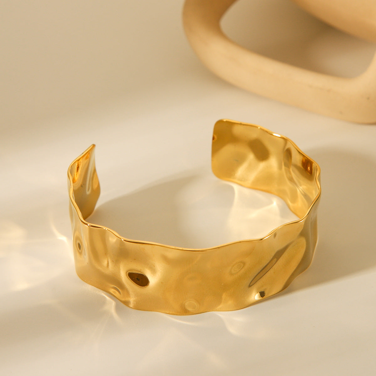 Ins Style Exaggerated 18K Gold Plated Hammered Stainless Steel Open Cuff Bracelet Geometric Round Design