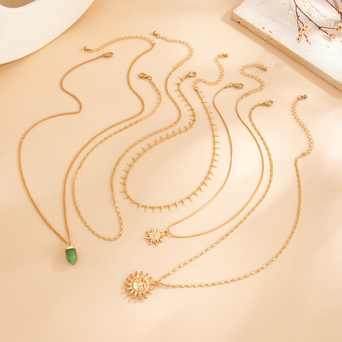 Bohemian Geometric Sunflower Zinc Alloy Pendant Brass Plated Necklace for Women Layered Choker