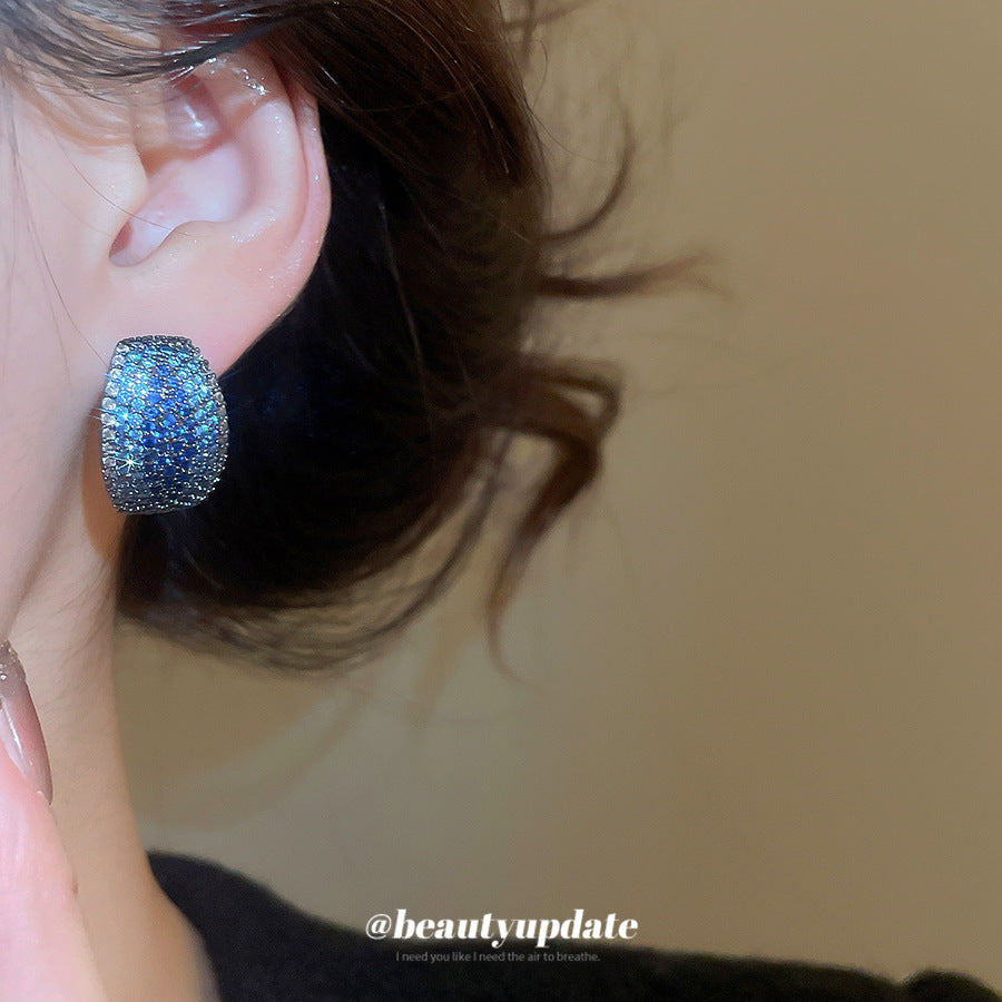 Orecchini a perno geometrici vintage a forma di C in zircone da donna in acciaio inossidabile con base in rame