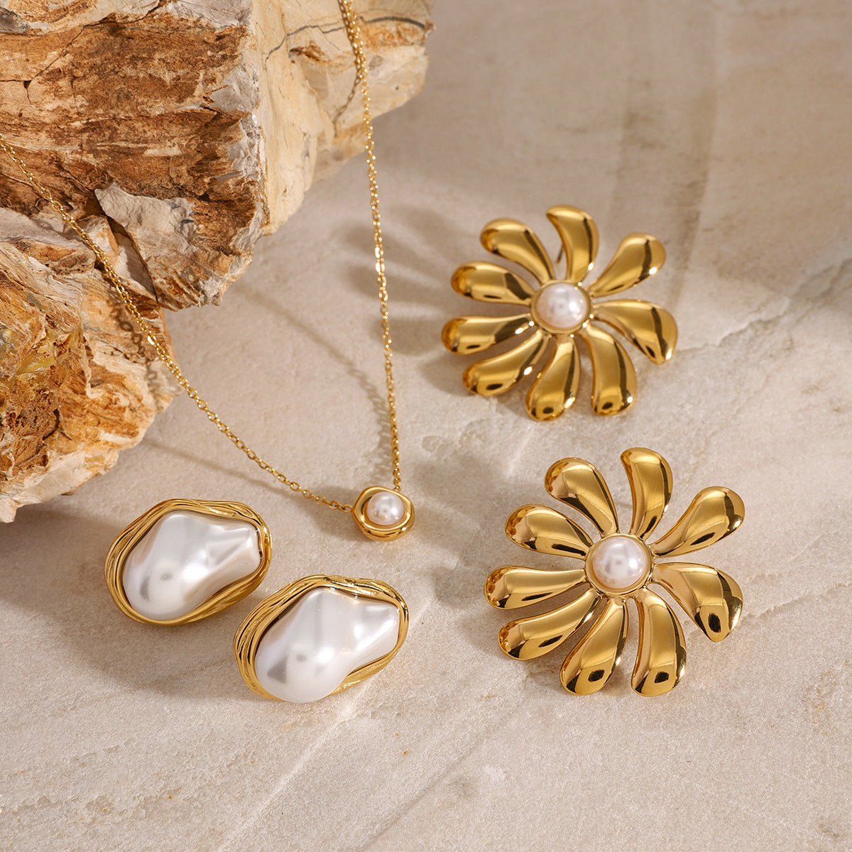 Elegant Geometric Round Stainless Steel Plated Necklace with Pearl Pendant for Women