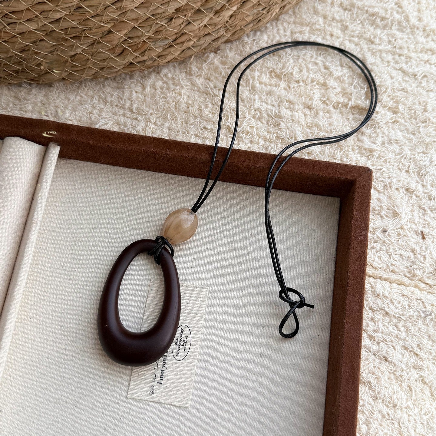 Collana con ciondolo geometrico in acrilico stile retrò da donna con charm in lega, fatta a mano, catena a strati alla moda minimalista