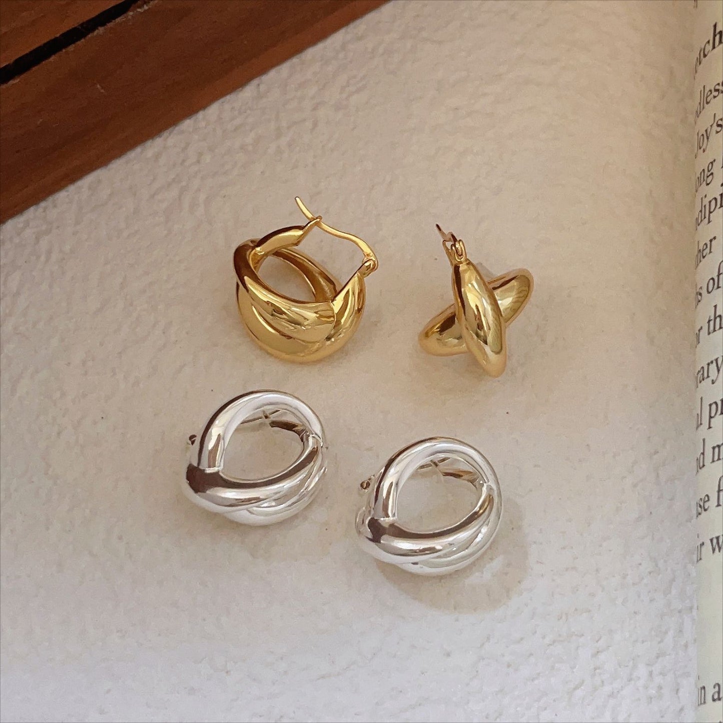 Pendientes geométricos minimalistas coreanos de líneas cruzadas para mujer en plata de ley 925 con acabado chapado