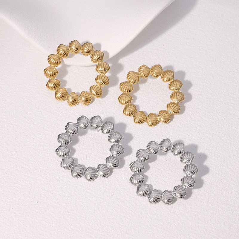 Orecchini a conchiglia minimalisti in acciaio inossidabile da donna con placcatura in oro 18 carati e perni in acciaio al titanio