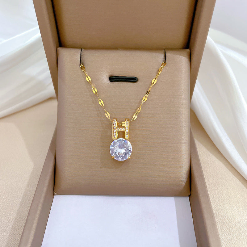 Collana Minimalista con Catena a Labbra in Acciaio al Titanio con Pendente in Rame e Intarsio di Strass