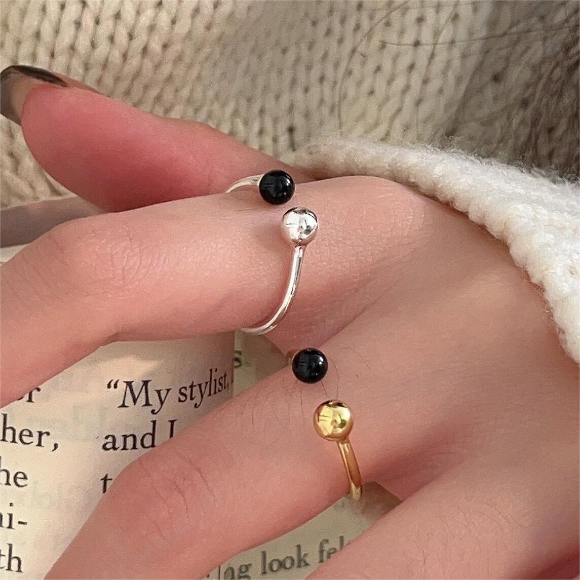 Minimalist Heart-Shaped 925 Sterling Silver Ring with Black Onyx Beads and Beveled Geometric Detail