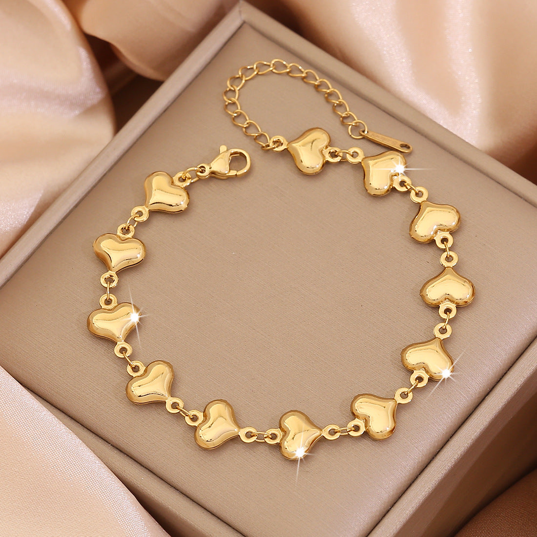 Bracciale personalizzato da donna in acciaio inossidabile con cuore e motivo floreale e finitura placcata