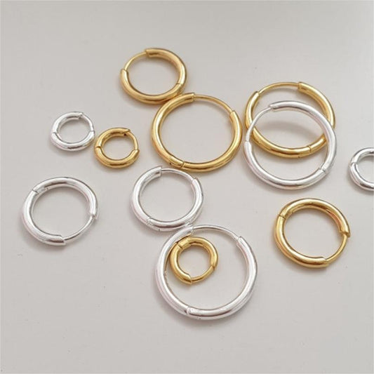 Orecchini a cerchio rotondi minimalisti da donna in argento sterling 925 placcato oro