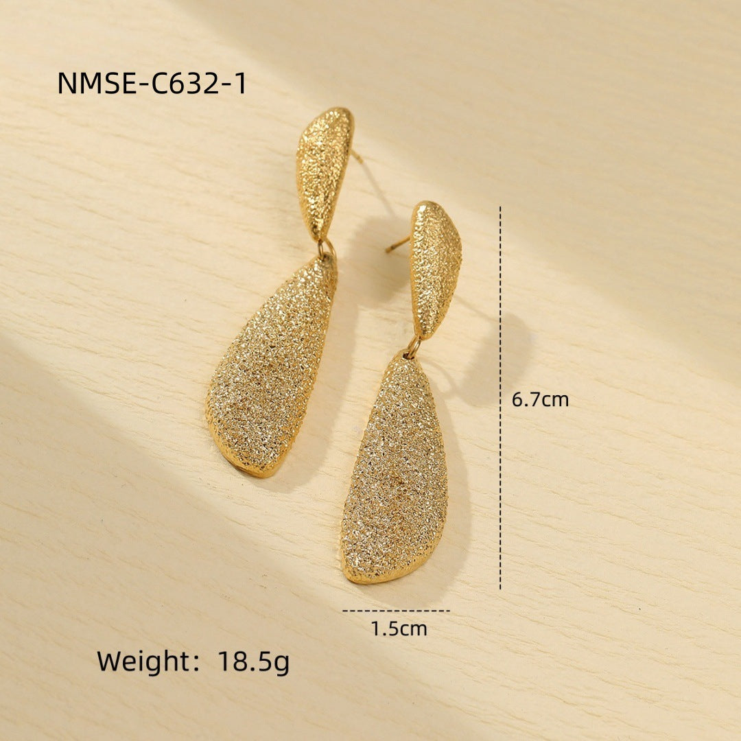 Pendientes de acero inoxidable geométricos con textura mate arrugada para mujer con acabado chapado