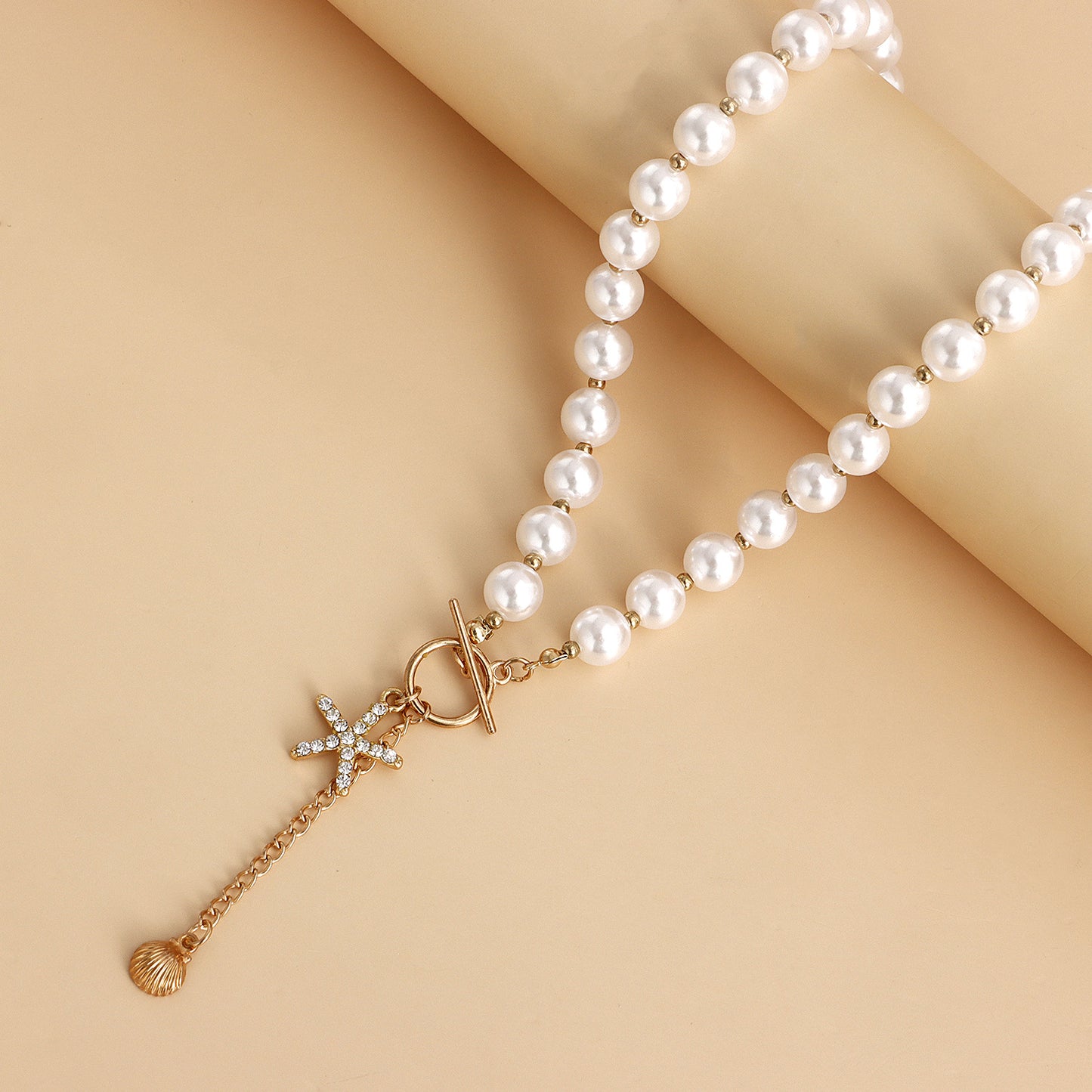 Fashionable Star-Shaped Alloy Pendant Necklace with Rhinestone Accents for Women, Electroplated Geometric Beach Shell-Inspired Choker