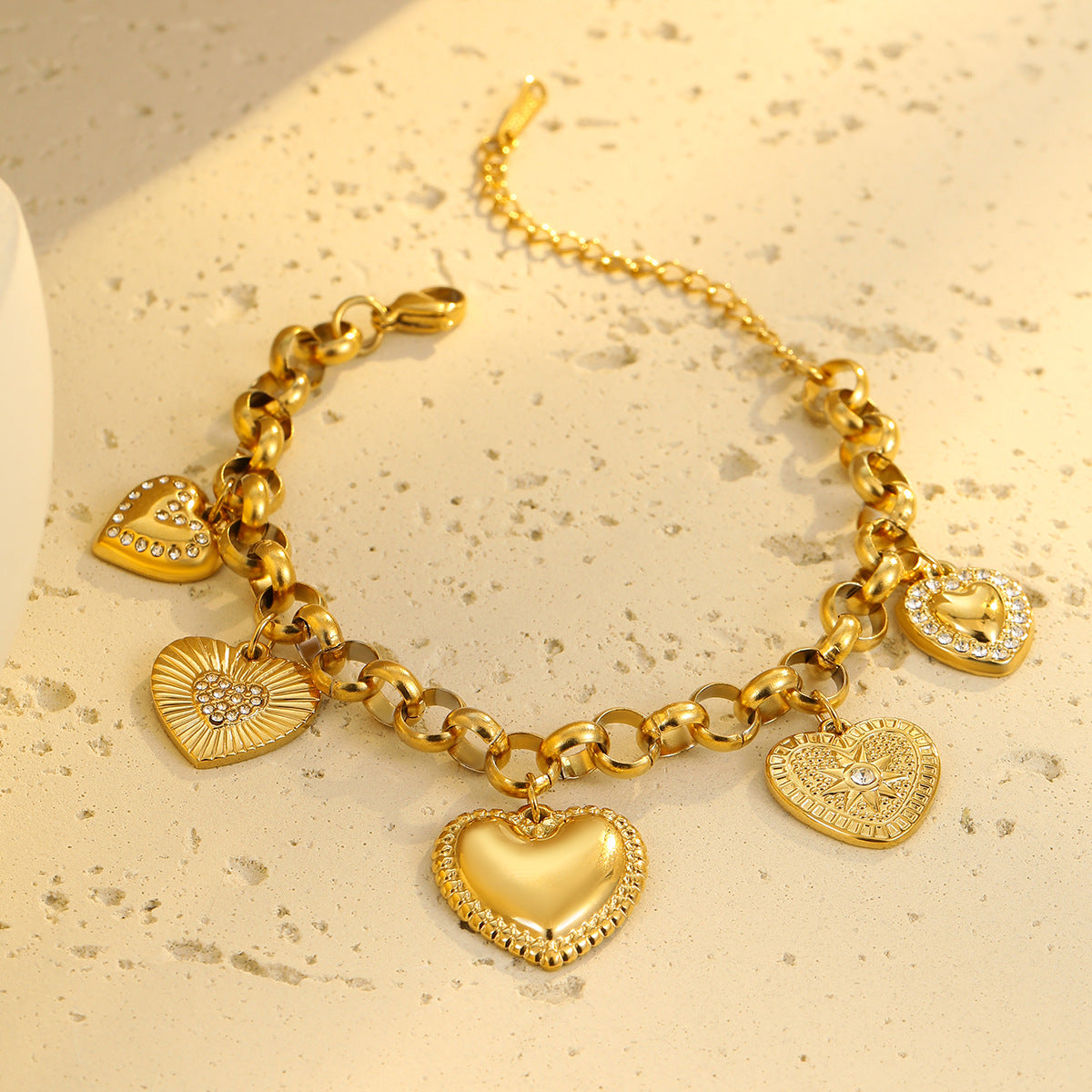 Collana pendente da donna in acciaio inossidabile a forma di cuore, stile minimalista e alla moda, con finitura placcata