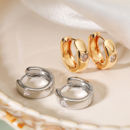 Pendientes minimalistas de cobre en forma de corazón con baño de oro de 18K y circonitas micropavé para mujer