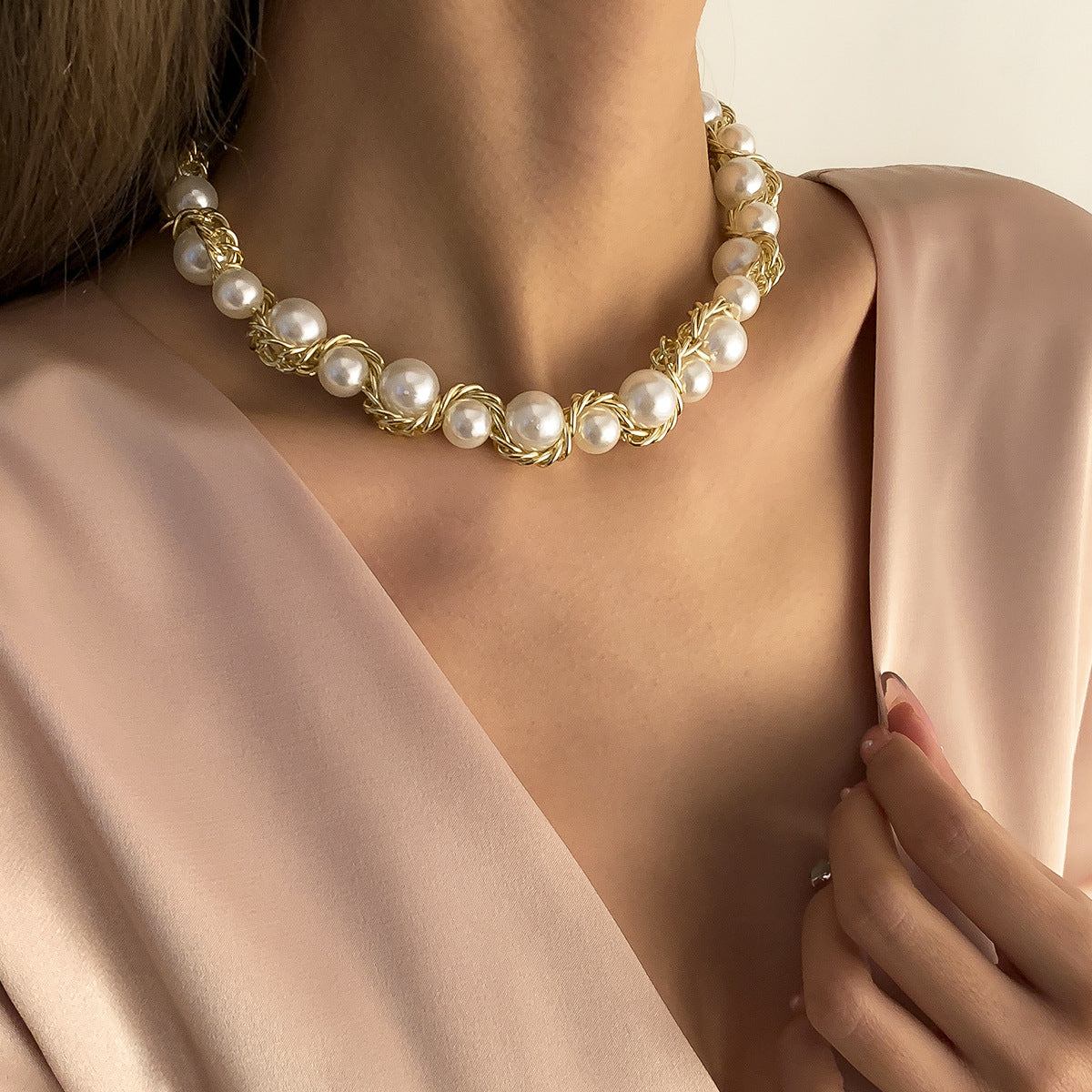 French Vintage Style Heart-Shaped Multi-Layer Imitation Pearl Necklace with Rhinestone Accents and Pearl Chain for Women