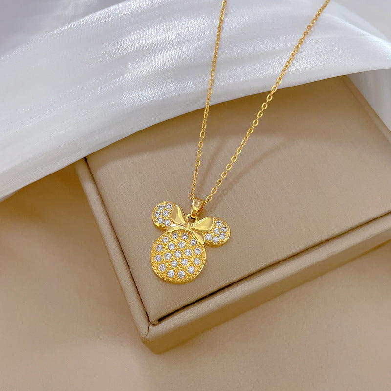 Collana con ciondolo a farfalla in acciaio al titanio di lusso con strass per donna, catena delicata per clavicola con design geometrico