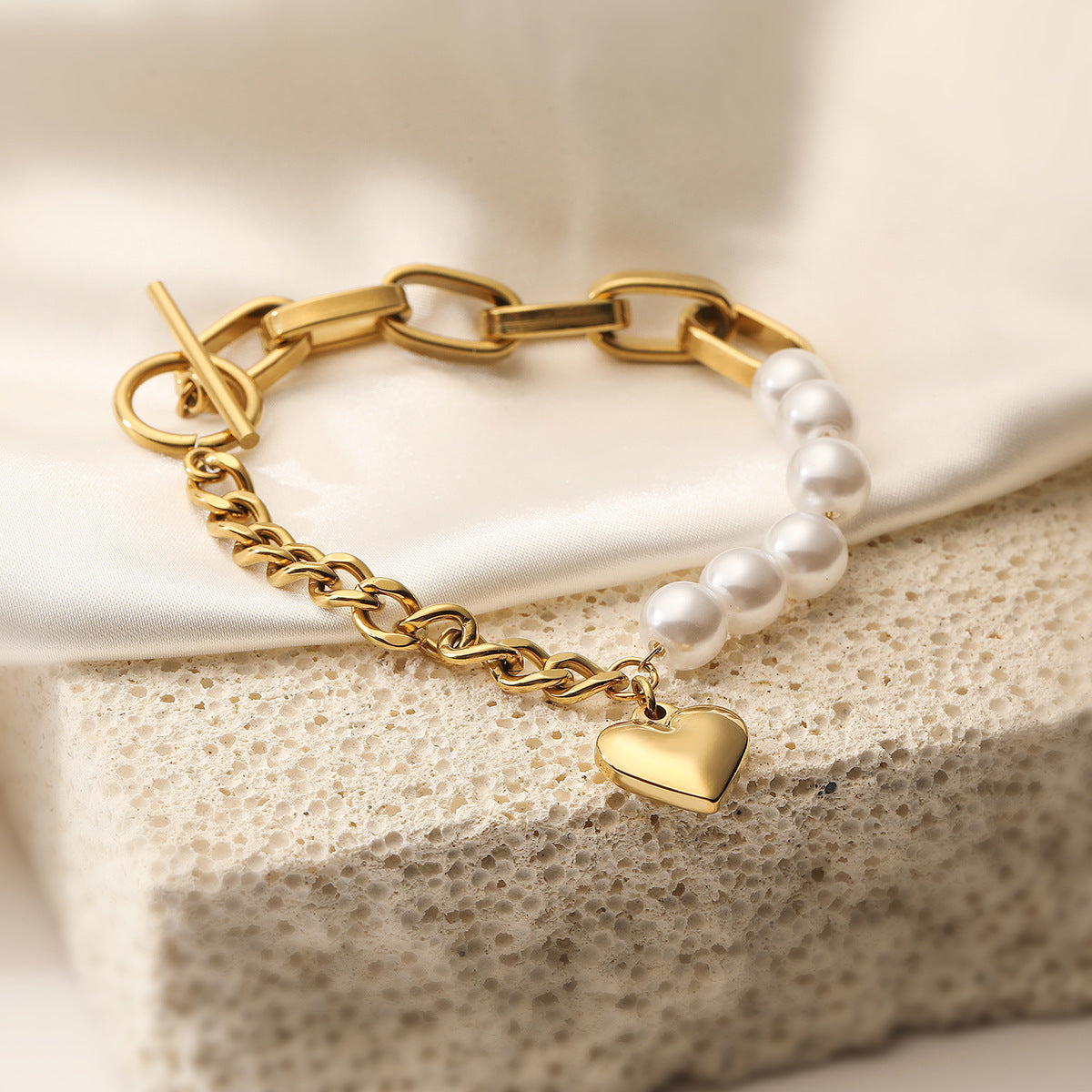 Bracciale con ciondolo a cuore in acciaio inossidabile di moda vintage con placcatura in oro 18 carati per donne