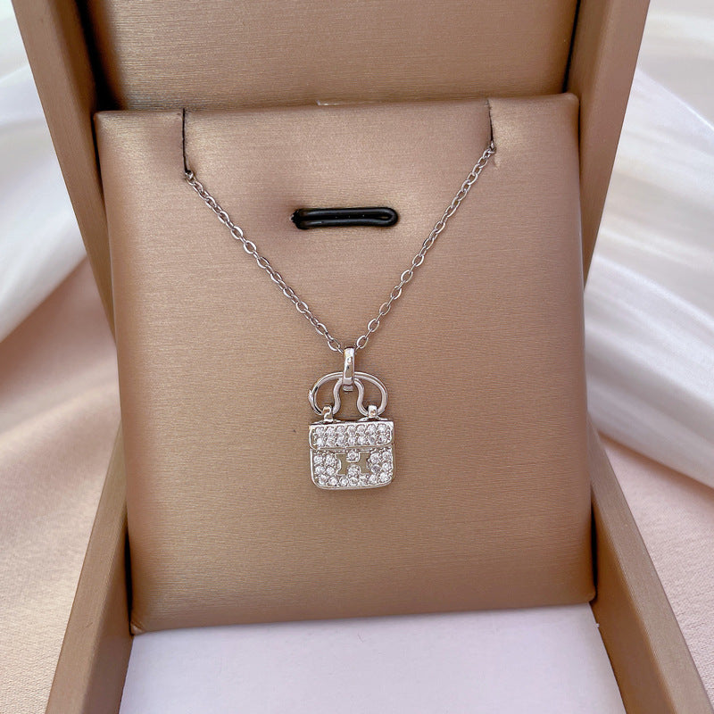 Collar geométrico minimalista de acero de titanio dulce con colgante incrustado de diamantes de imitación para mujer